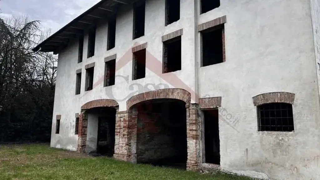 Exterior - Rustic Property with Large Garden in Modena