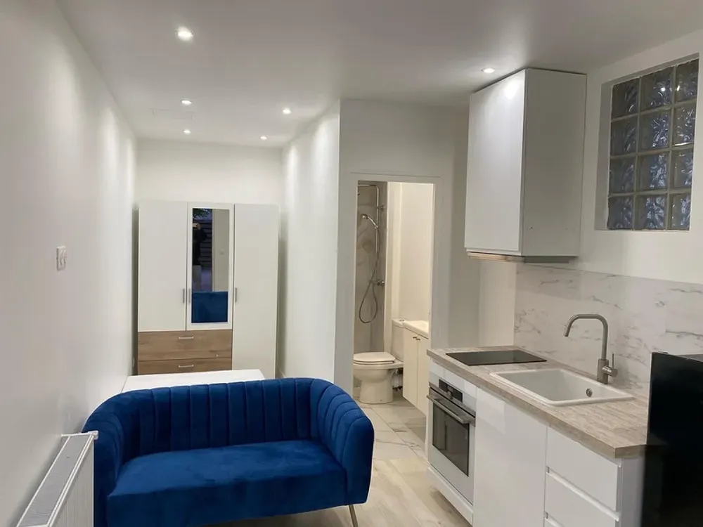 Cucina - Renovated Studio with Metro Access in Gagny