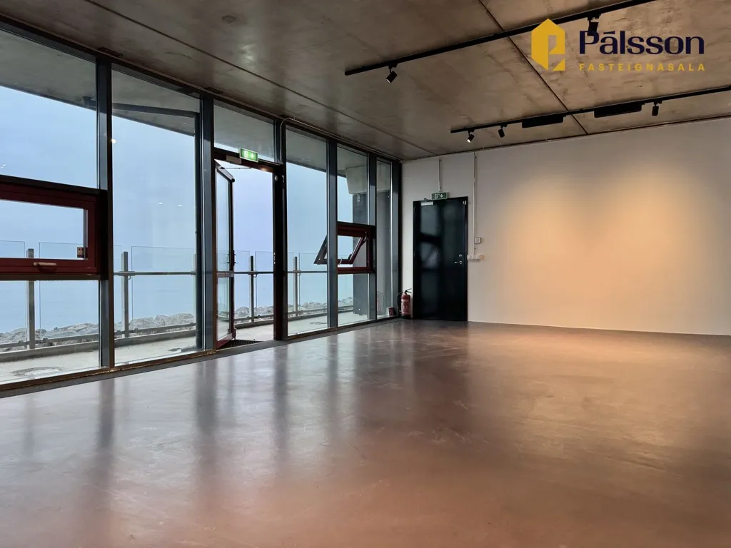 Pièces - Office Space with Sea View in Reykjavík