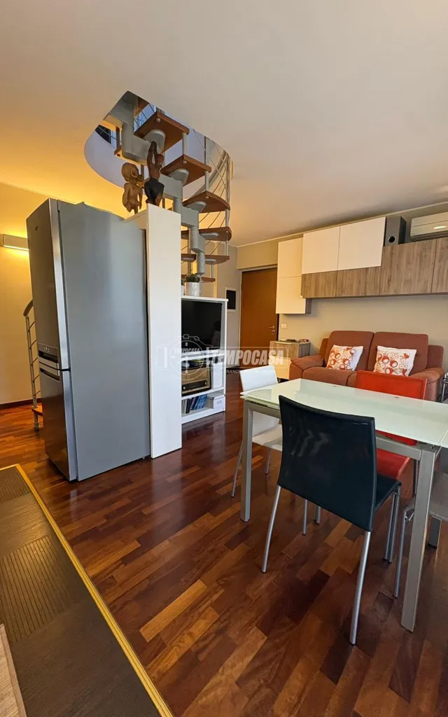 Söögituba - Modernised Three-Room Flat with Balcony in Milan