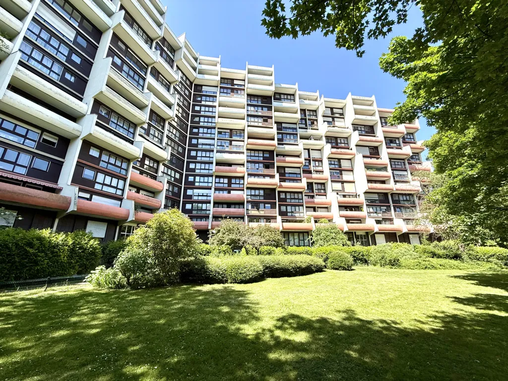 Aed - Apartment with Balconies near RER B in Sevran