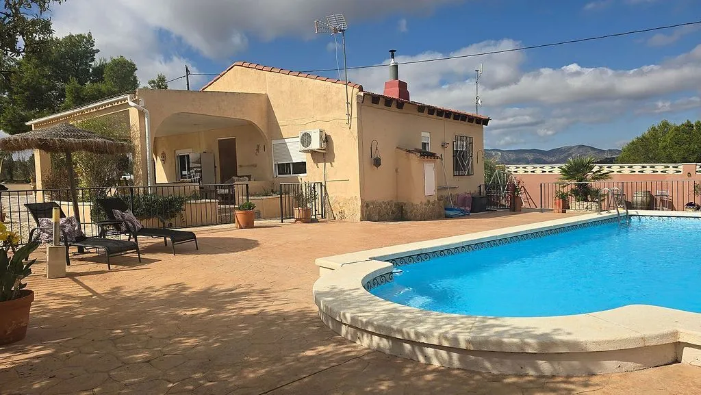 Piscine - Chalet with Pool and Terrace in Sax