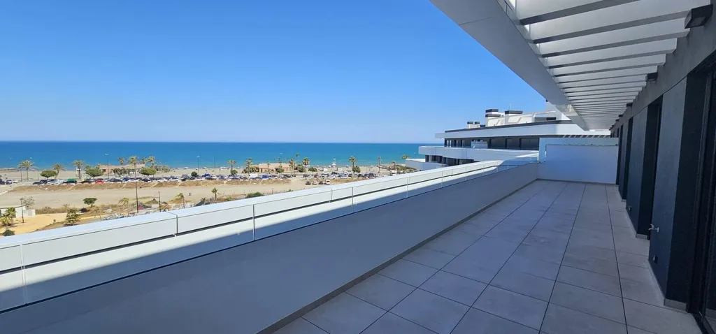 Balcone - Beachfront Apartment with Sea Views in Torremolinos