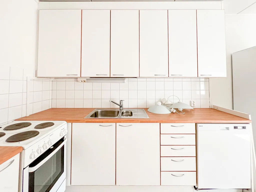 Köök - Bright Apartment with Garden in Oulunkylä, Helsinki