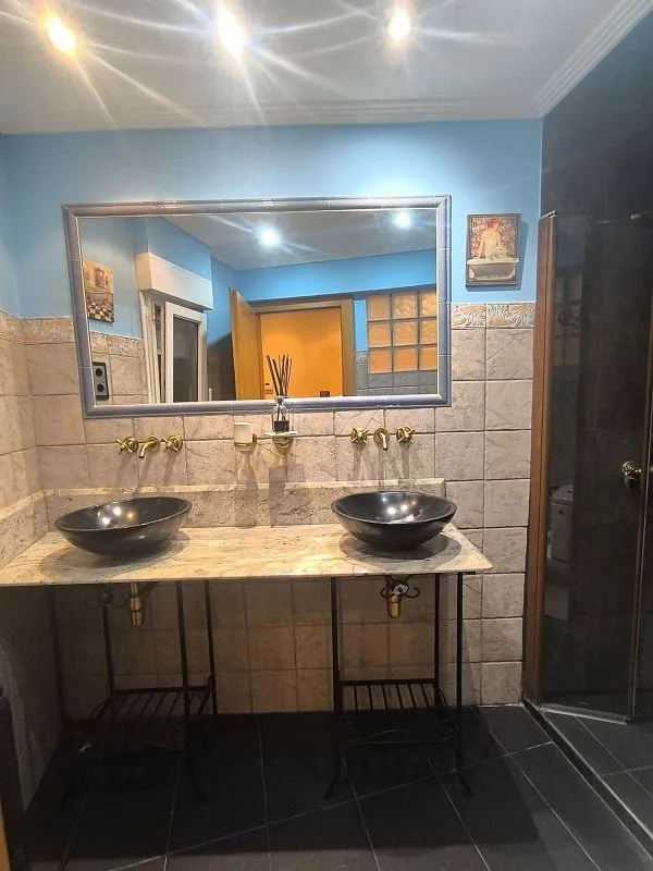 Bathrooms - Apartment with Ascender in Repeléga Centre