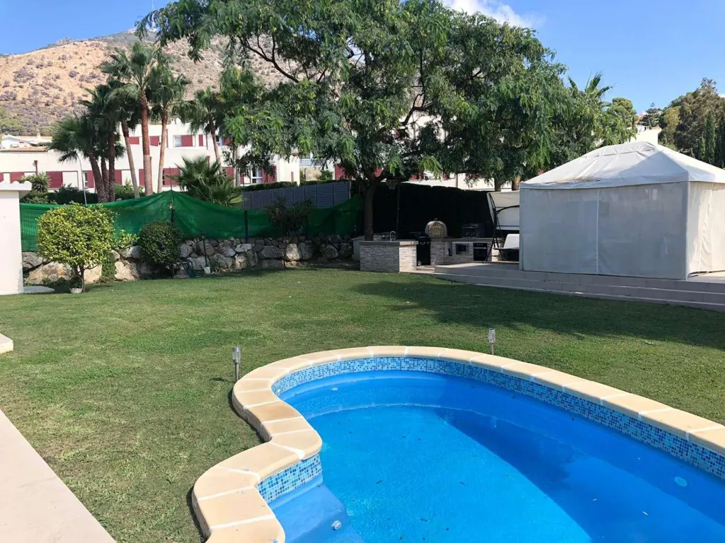 Piscine - Detached Chalet with Pool in El Higuerón