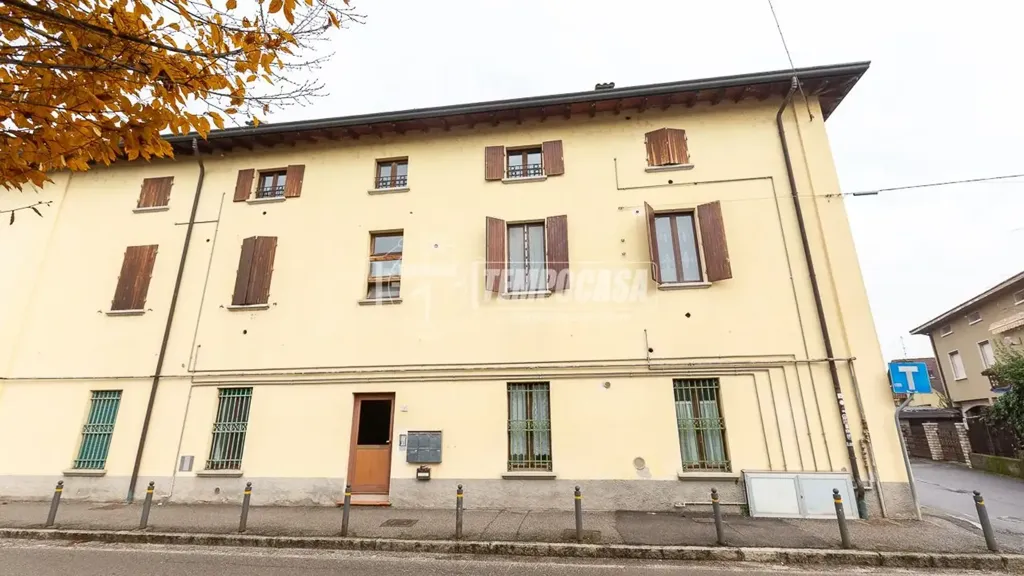 Välivaade - Spacious Trilocale with Parking in Brescia