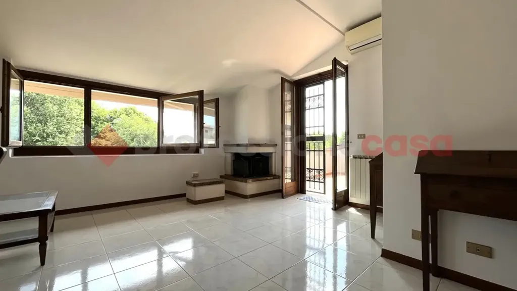 Elutuba - Semi-detached Villa with Garden in Erbe'