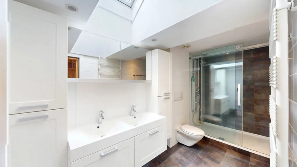 Bathrooms - Renovated Villa with Pool near Lasne Centre