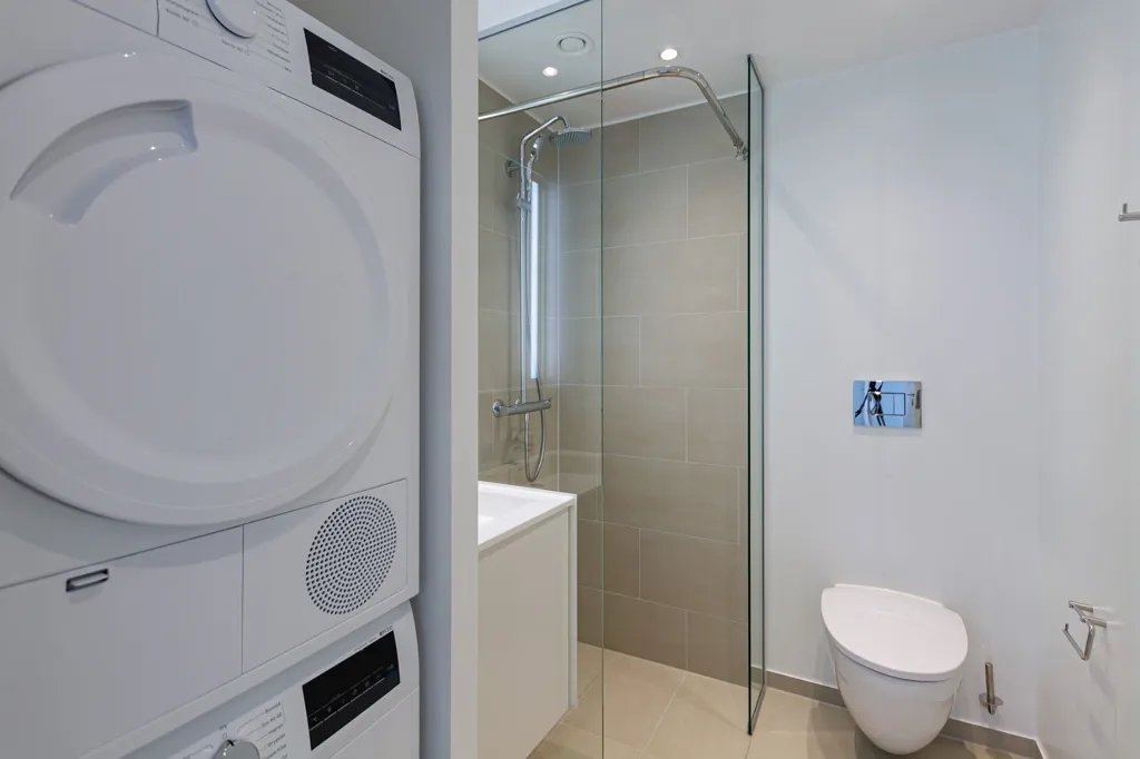 Bagni - Four-Room Apartment with Balcony in Hillerød