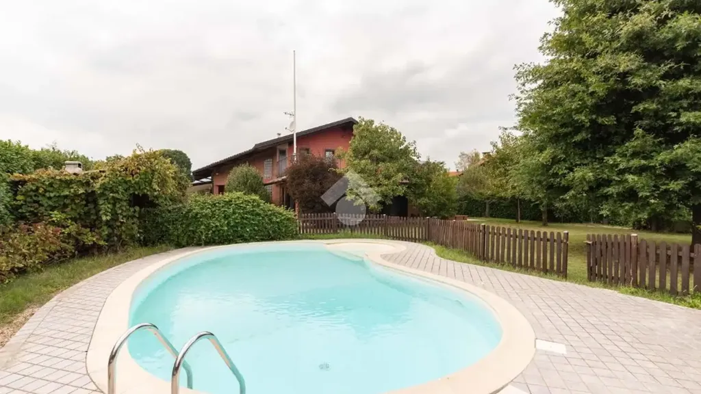 Bassein - Villa with Pool and Garden in Barbania