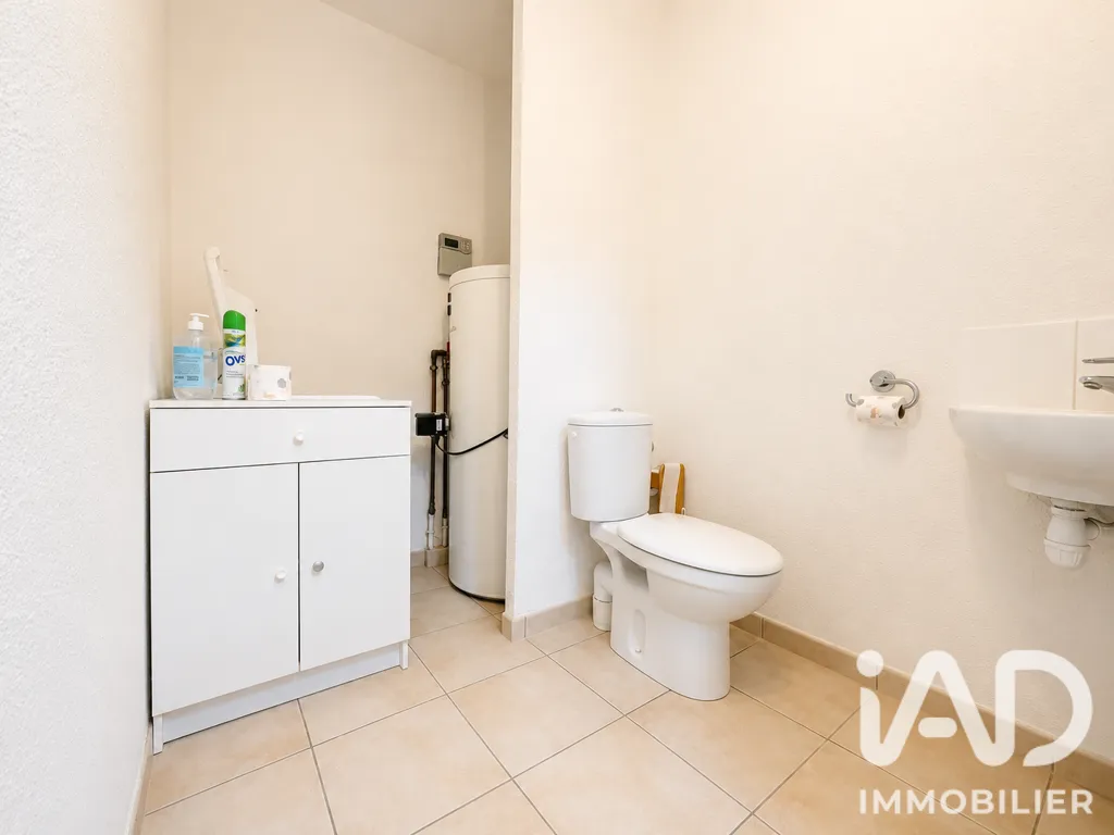 Salles de bain - Appartement T3 avec Piscine dans Résidence Senioriales à Lombez