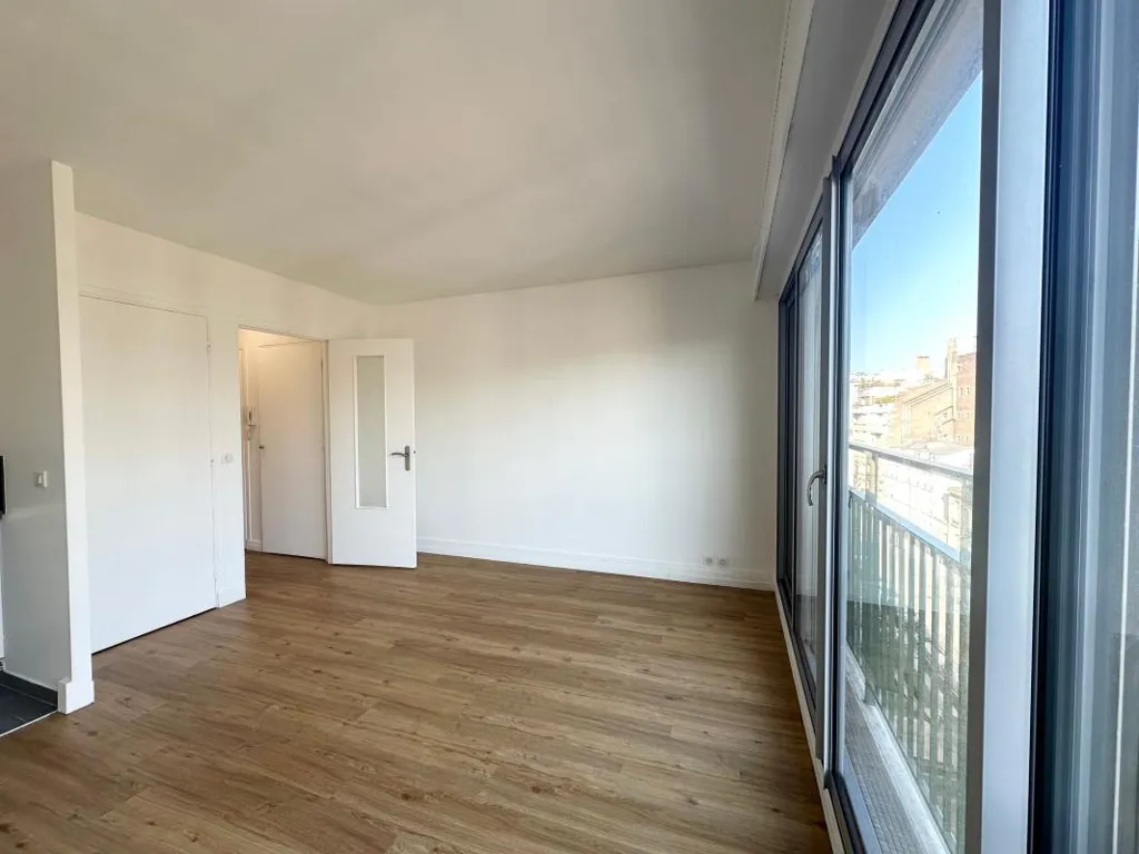Toad - Studio with Eiffel View in 16th Arrondissement