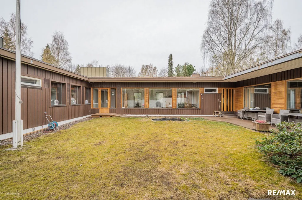 Jardin - 60s Architectural House with Pool in Jalkaranta, Lahti