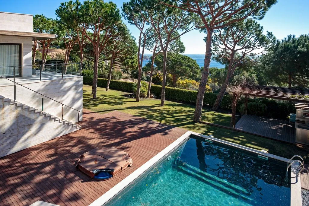 Bassein - Luxury Villa with Sea Views in Punta Brava