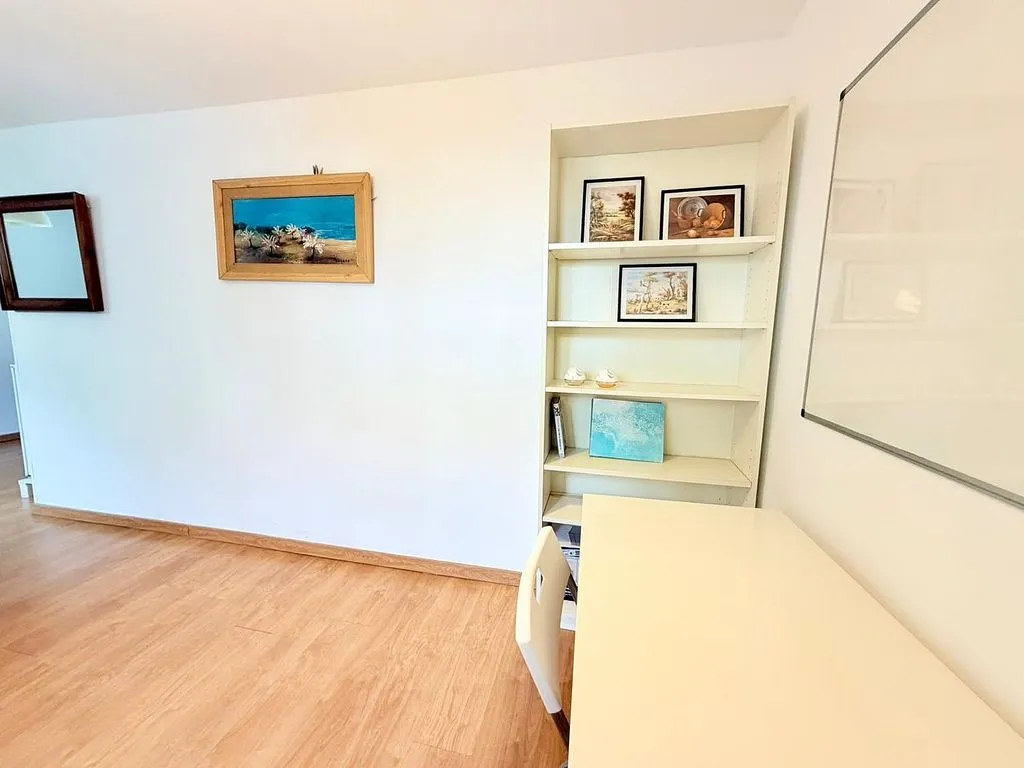 Bureau - 1-Bedroom Flat with Garden in Ciudad Universitaria