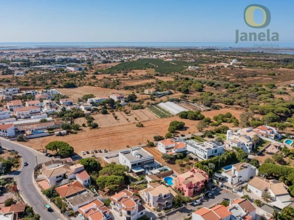 Õhuvaade - Development Land with Pool in Gambelas, Faro