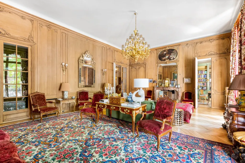 Living Room - Pied-à-Terre with View in Paris 16th