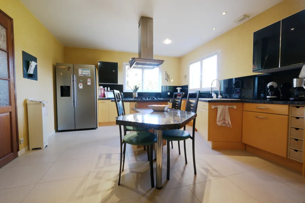 Kitchen - Villa with Dependence in Saint-Gilles-Croix-de-Vie