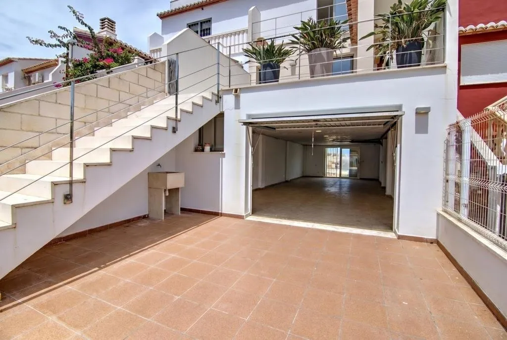 Terrazza - Beachfront Villa with Sea Views in Oliva Nova