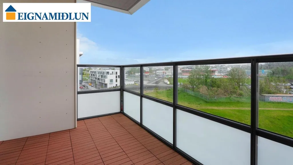 Balcone - Apartment with Balcony in Hlíðarfótur