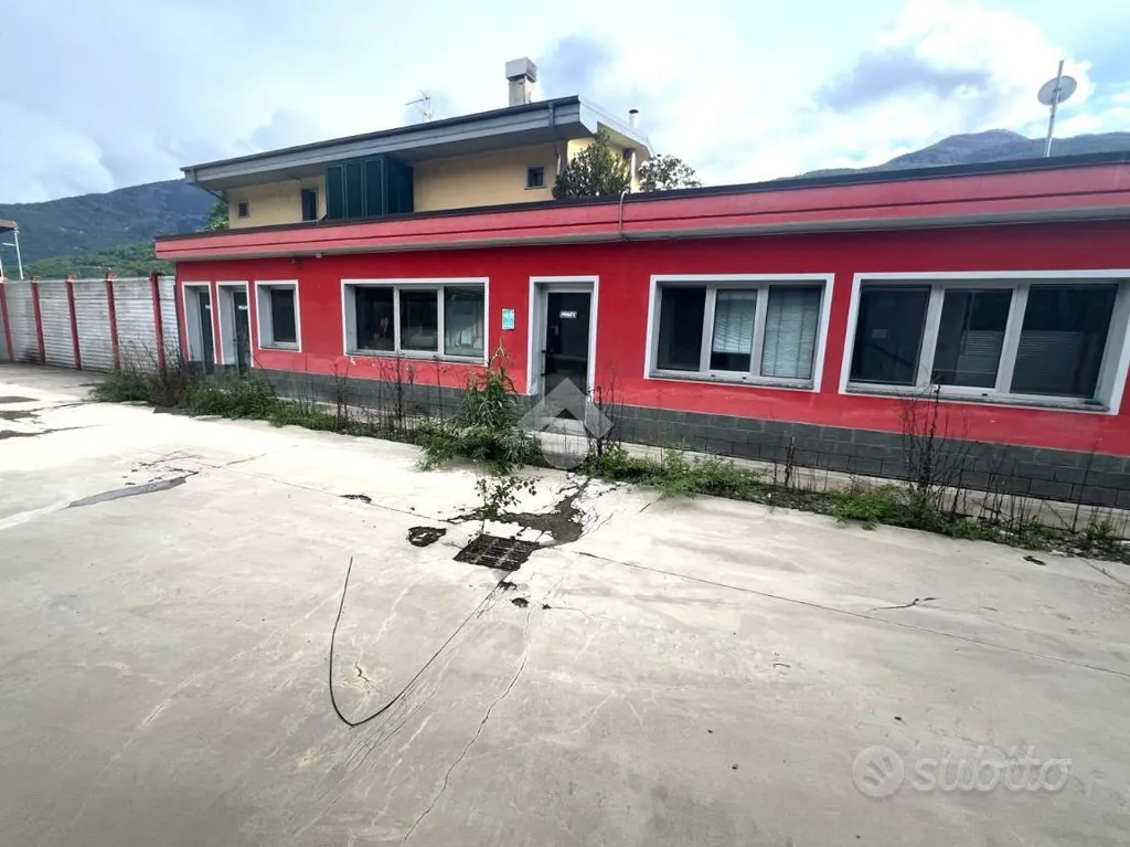 2-room commercial property in IT