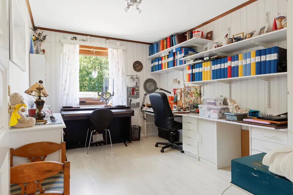 Bureau - Spacious Bungalow with Sea View in Alnö