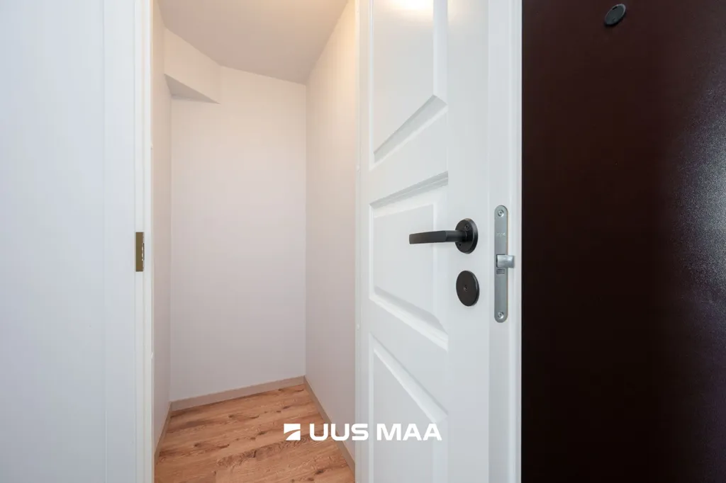 hallway_entrance