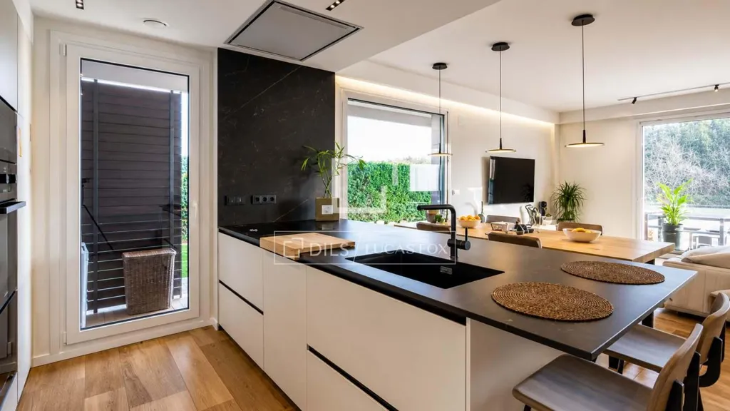 Cuisine - Semi-Detached Villa with Pool in Miramon, Donostia