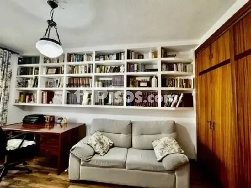 Bureau - Spacious Apartment with Terrace in El Torreón