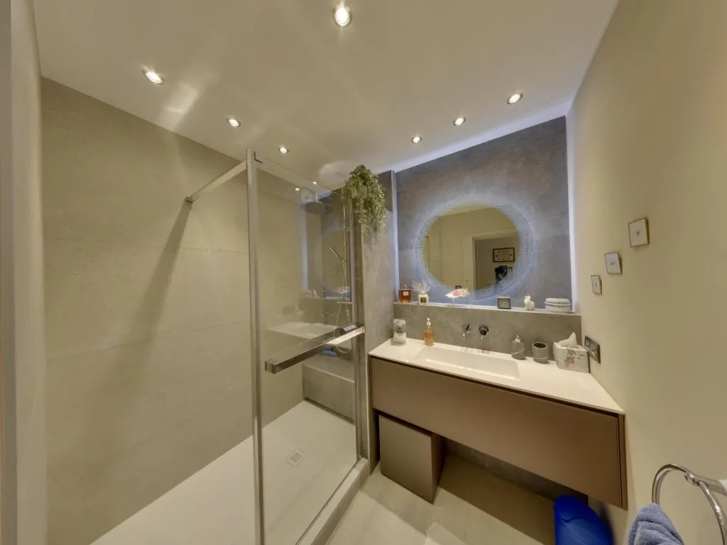 Bagni - Luxury Penthouse with Rooftop in Lyon 4ème