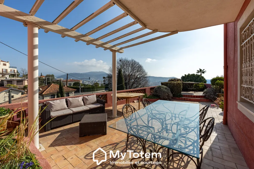 Terrasse - Villa avec Piscine et Vues à Saint-Pierre de Féric