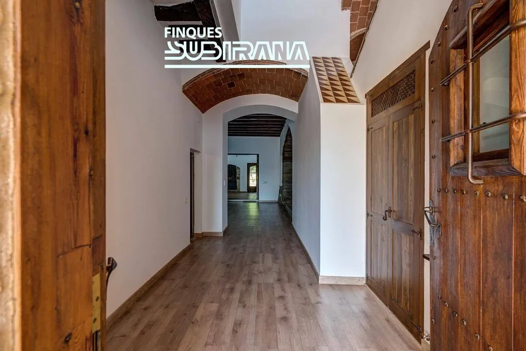 Entrée - Restored Farmhouse with Pool in Igualada