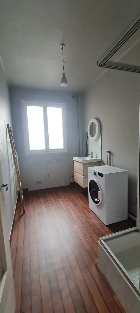 Bathrooms - 2-Bedroom Apartment with South-West View in Brest