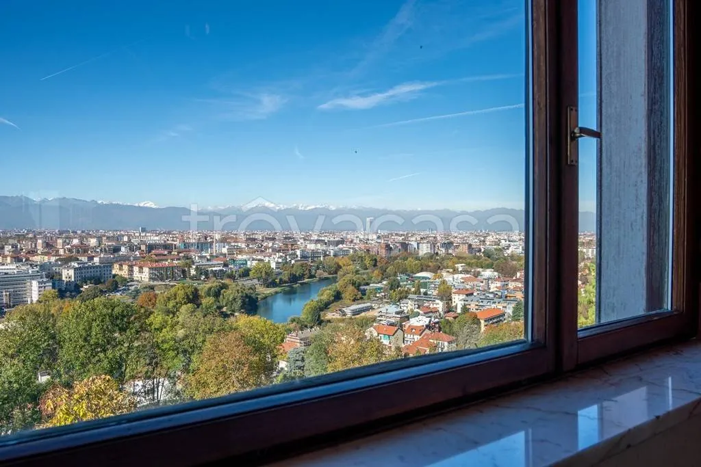 Pièces - Prestigious Apartment with Panoramic View in Turin
