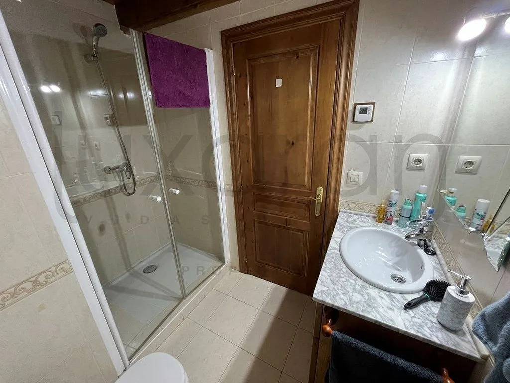 Salles de bain - Luxury Semidetached House with River View in Vielha