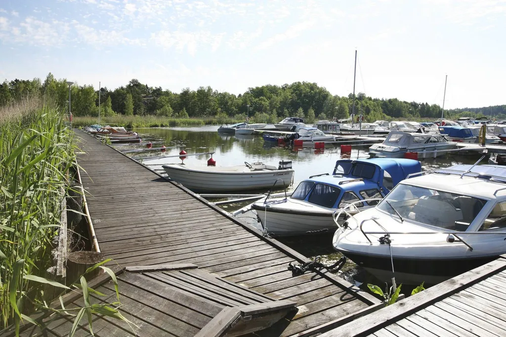 Villa with Lake View in Stenhamra