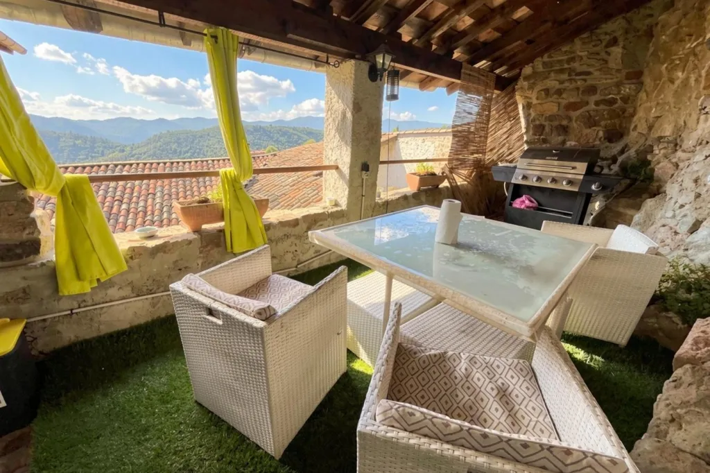 Terrasse - Propriété de Caractère avec Vue Panoramique à Vals-les-Bains