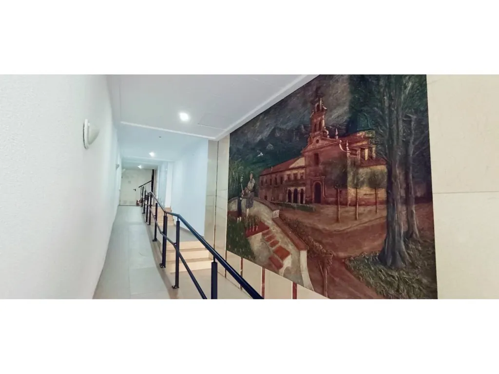 Esik - Ample 4-Bedroom Flat with Balcony in Castellón Centre