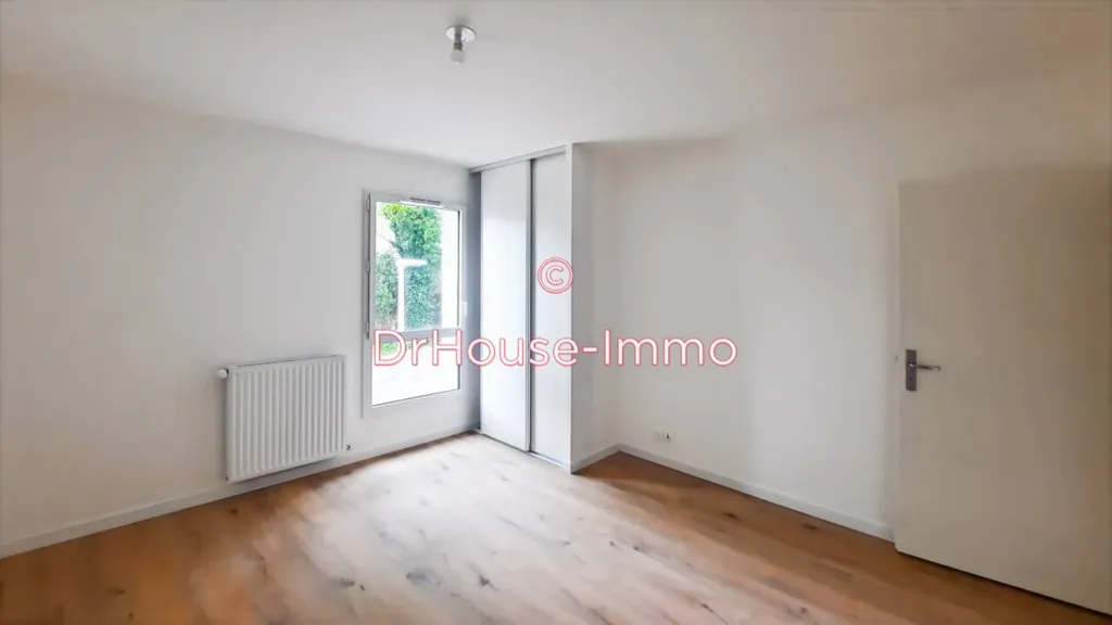 Toad - 3-Bed Flat with Garden in Crach
