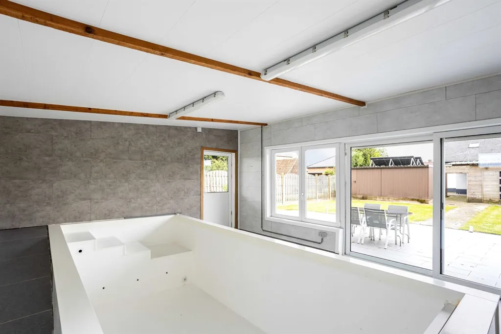 Vannitoad - Contemporary Family Home with Multi-functional Space in Lievegem