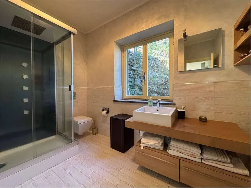 Vannitoad - Luxury Villa with Lake View in Belgirate