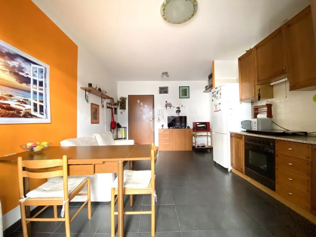 Sala da pranzo - Modern 2-Bedroom Apartment with Terrace in Luna e Sole