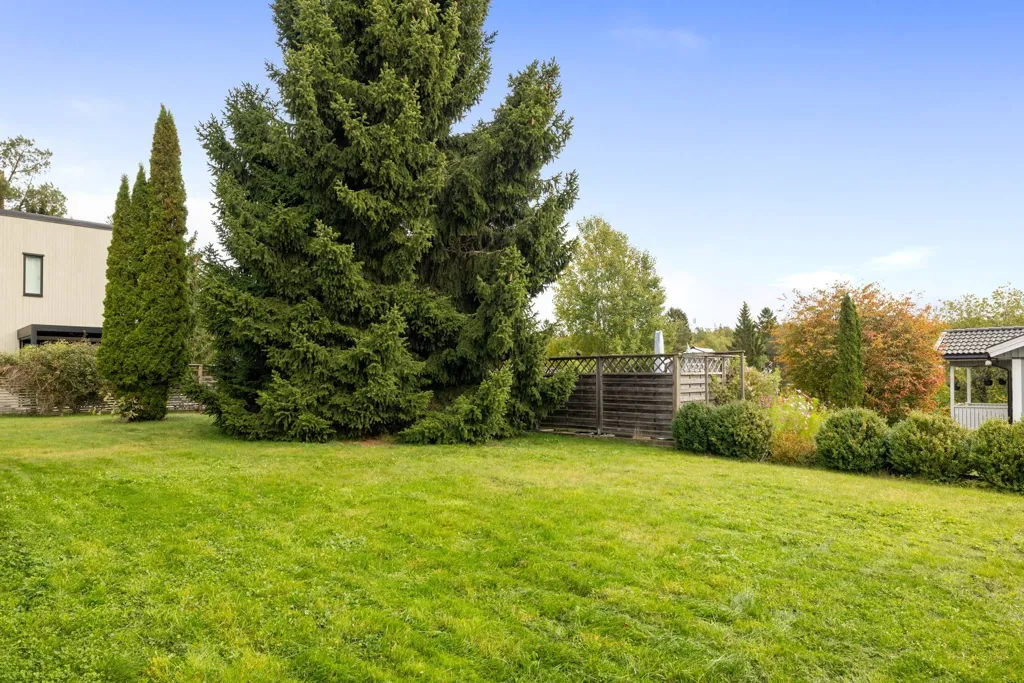 Jardin - Villa with Pool in Tullinge