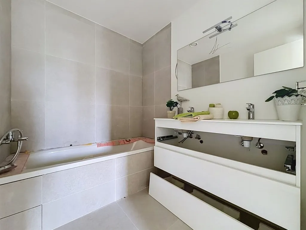 Bathrooms - New Apartment with Terrace in Oupeye