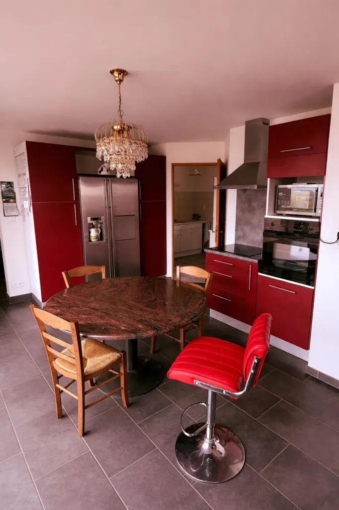 Salle à manger - Villa avec Vue Panoramique et Grand Balcon en Creuse