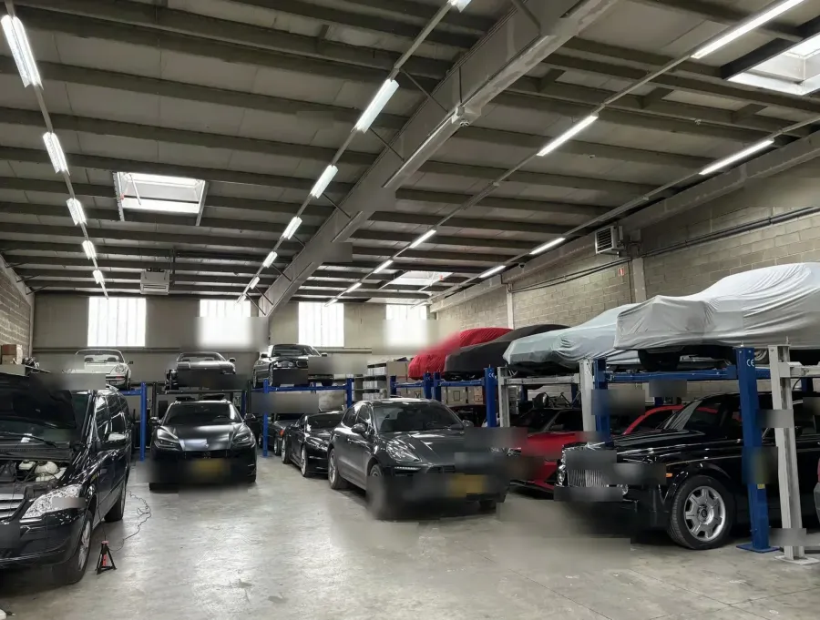 Garage - Entrepôt avec Porte Sectionnelle à Howald