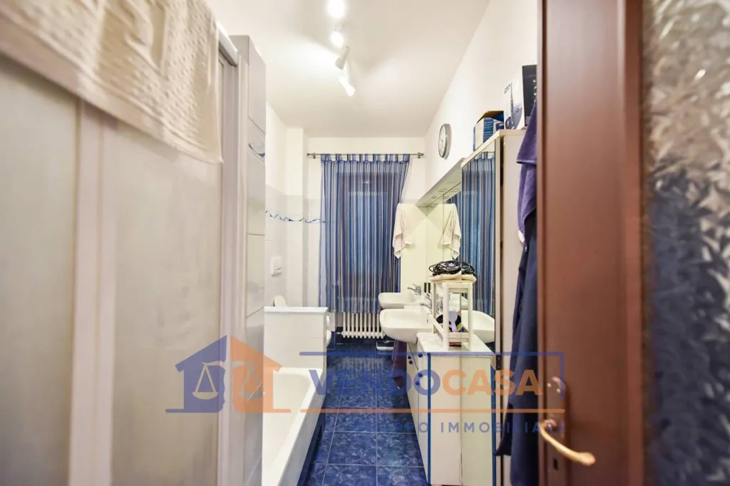 Vannitoad - Apartment with Dual Aspect in Moncalieri