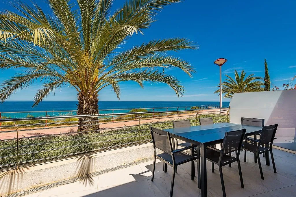 Terrace - Apartment with Pool and Sea View in Infinity View