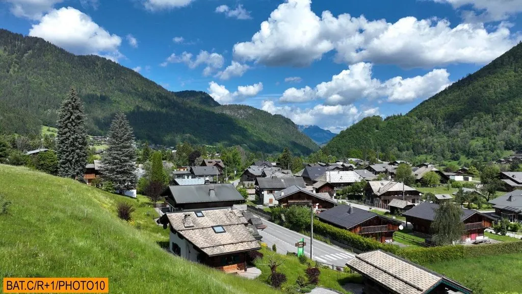 Luxury T4 Apartment with Mountain Views in Morzine